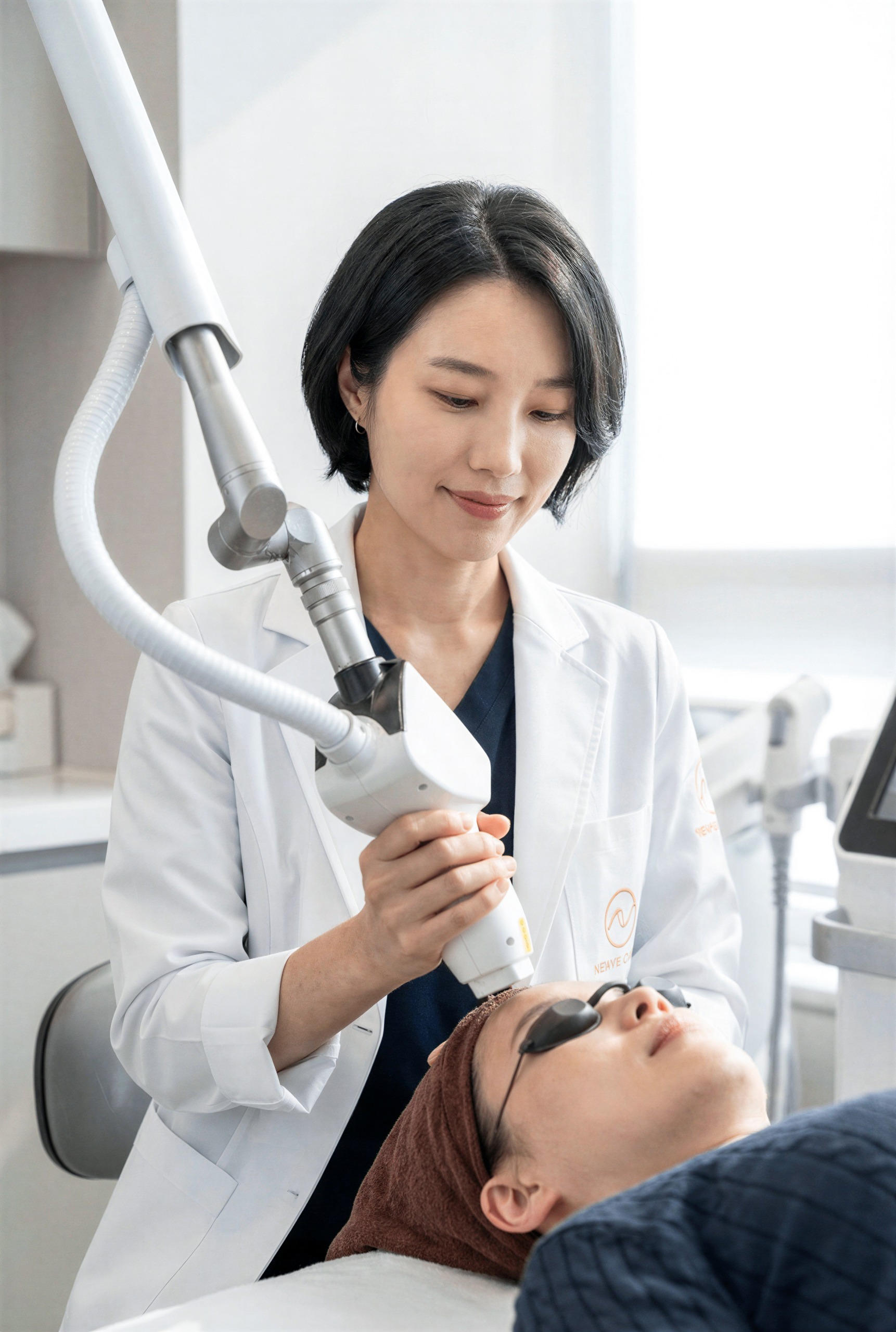 Dr. Hyunhwa Kim performing laser skin treatment